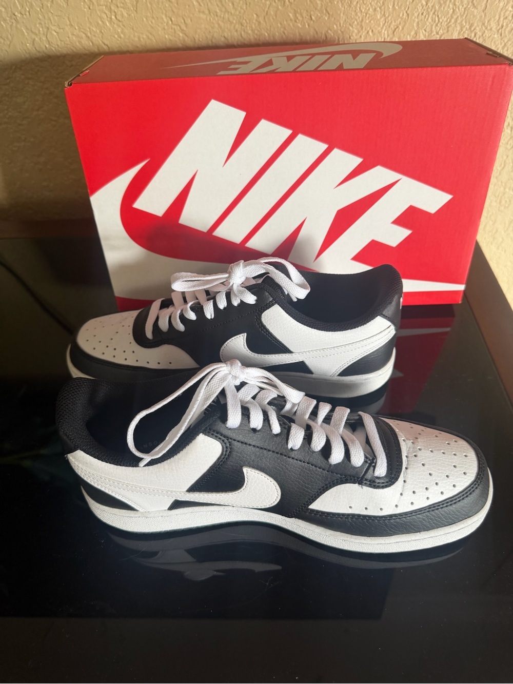 Nike Men’s Black and White Low-Top Sneakers with Swoosh